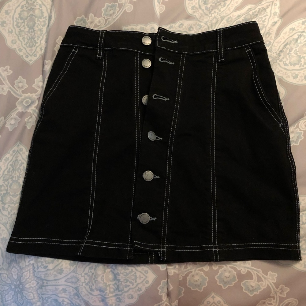 BRAND NEW never worn carmar skirt size 26